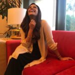 Mona Singh Instagram - Laughter is the best medicine,but if u are laughing without any reason u need medicine🤣🤣#qatardiaries #visitqatar #kkhhseason2