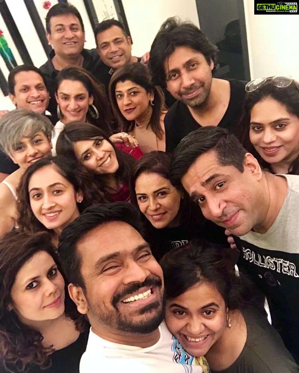 Mona Singh Instagram - Gigantic selfie #happyfaces #aboutlastnight #instapic