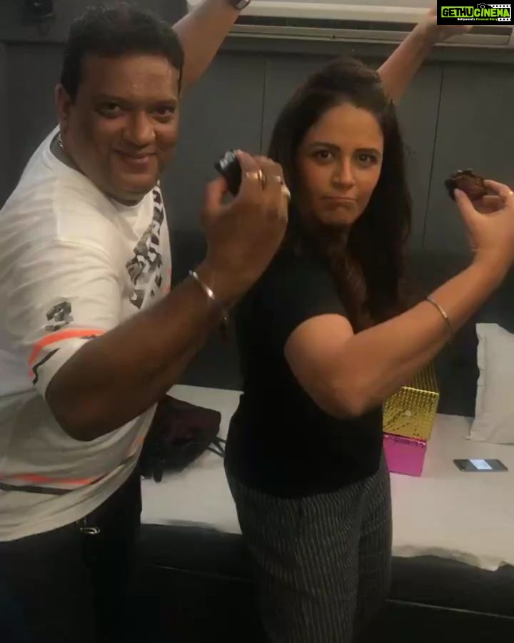Mona Singh Instagram - Being silly is better than being boring #myteam #mypeople #crazy #boomerang #blessed