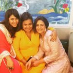 Mona Singh Instagram - Teen deviyaan😎#ganpatibappamorya #festivities #happyfaces