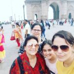 Mona Singh Instagram - Together we have it all... #myfamily #galsquad #gatewayofindia #familytime