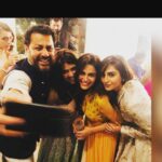Mona Singh Instagram - Love people I can be crazy with .. #whatanight #aboutlastnite #diwali #selfiepeselfie #happyfaces @ektaravikapoor @krystledsouza @gattukapoor