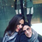 Mona Singh Instagram – Meri maaa.. pyaari maaa … #mumnme
#grey #london #selfie #traveldairies #travelphotography #picoftheday #instamoment