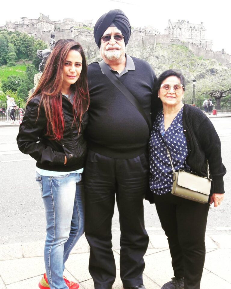 Mona Singh Instagram - Thankful greatful blessed.... #myfamily #happyfamily #familytimes #vacations #mytribe #love #happy