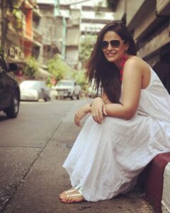 Mona Singh Instagram - #whites #potrait #potraitmode #happyme #justlikethat #instago #instamoment #instagram #picoftheday #travel #traveldairies