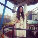 Mona Singh Instagram - Choose a job u love n u never have to work a day in ur life. #shootmode #shootdairies #happyface #instamoment #instago #instagood #picoftheday #indiabanegamanch #colorstv #whites #happy