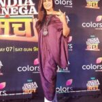 Mona Singh Instagram - Keep calm n own the stage.... #presscon #inmumbai #indiabanegamanch #colorstv #biglaunch #dday #happy #posing #instamoment #insta #glorydays #happyme @bejeweled_jewels