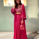 Mona Singh Instagram - #urbangypsy @monajsingh in @toraniofficial Neckpiece : @sangeetaboochra Jewelry store : @aquamarine Shoes : @oceedeeshoes Potli bag : @shadesofindia HMU : @rohroe Styled by my team @vidhigala @kunjan_sumaria and me!!!