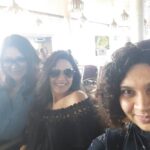 Mona Singh Instagram – Dubai bound….. #selfies #traveldairies #dubai #theatre #unfaithfullyours #earlymorningflights #instamoment #instagood #happyfaces #sunshine #mumbaikar