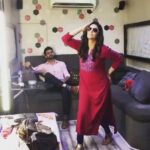 Mona Singh Instagram – Finally understood what  Dola means… #devdas #dolashola #dubsmash #wearemad #shootdairies #instagood @officialvivekdahiya