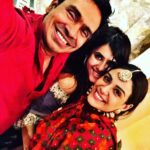 Mona Singh Instagram - Love this pic... #red #diwali #festive #celebration #selfie #mumbaidiaries #smiles #happyfaces #happyme #instagood #instago #instame