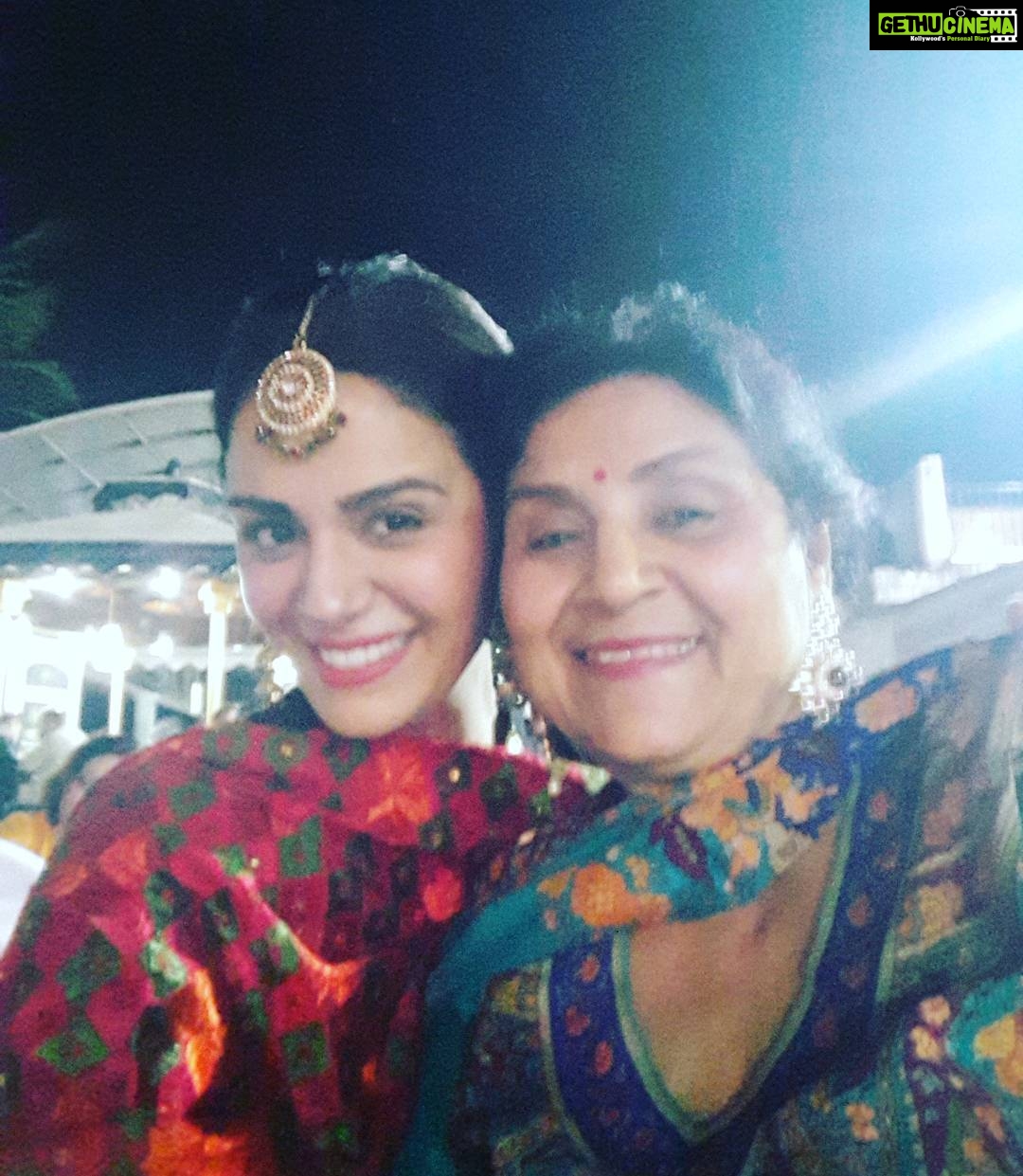 Mona Singh Instagram - Love u maaa. #mabestfriend #diwali #selfie #armyclub #red #nocrackers #foodporn #sweets #perfecto #mumbaidiaries #desi #instago