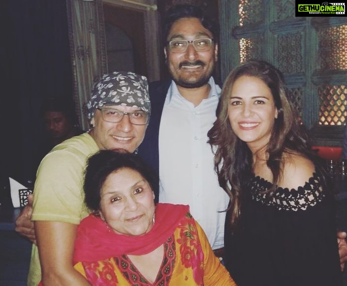 Mona Singh Instagram - Pune connection... #oldfriendships #evergreen #glorydays #pune #pics #lovelaughlive #instamoment #birthdays #doublewhammy #happyme