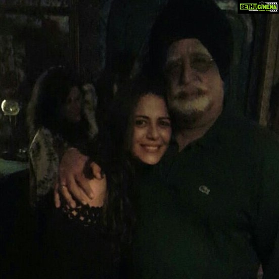 Mona Singh Instagram - Love u dad... #birthdaygirl #wishes #love #blessings #daddysgirl #instagood #instagram #happyme