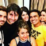 Mona Singh Instagram - Partied posed ate n said goodbyes too... Tanu u'll be missed... #nonstop #giggles #laughriots #yellow #food #drinks #happyfaces #instagood #instago #instagram #whatanight @vishal.singh786 @tanusridgupta @ek_ek_ekoo