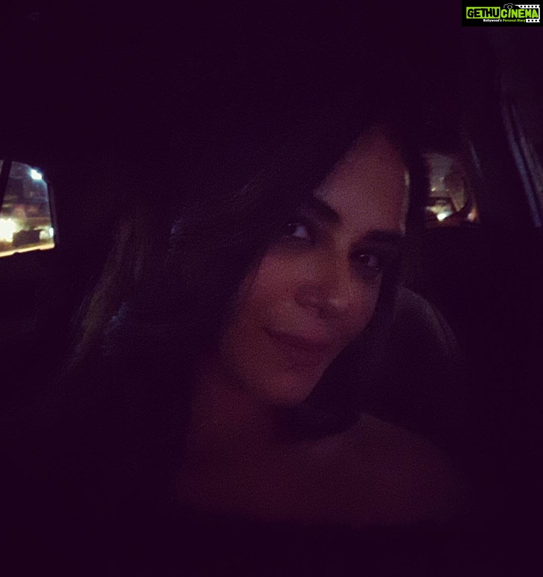 Mona Singh Instagram - Hmmm not so good at taking selfies #justlikethat #strikeapose #nopout #instagram #instago #smile😊 #peace #happyme #love #insta #selfies