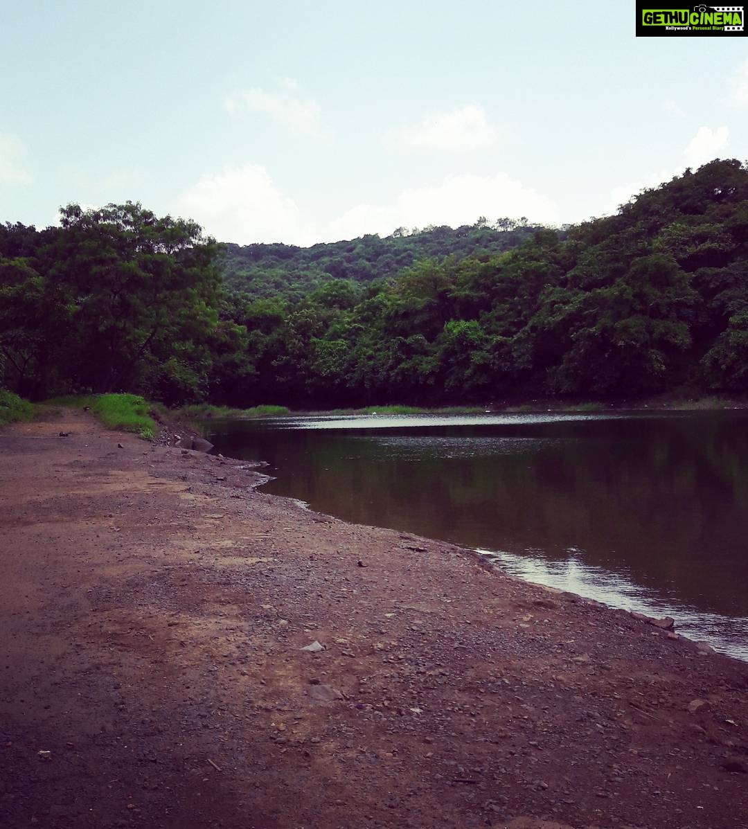 Mona Singh Instagram - And this is where we're shooting today... loving it #kawach #greens #nature #water #lake #loveit #filmcity #picnic #insta #instago #instagram