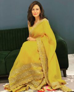 Mona Singh Instagram - Throwback to promotions n screenings #laalsinghchaddha Outfit : @mrunalinirao Earrings : @amrapalijewels Ring : @aquamarine_jewellery Styled by @smriti.schauhan Makeup n hair by @rohroe