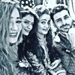 Mona Singh Instagram - On sets... #kawach #selfieattack #blacknwhite #instagood #instaart #instame @officialvivekdahiya @gur4neet @ssarakhan