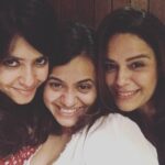 Mona Singh Instagram – what a fun eveningggg #aboutlastnight #myx #foodcoma #desserttable #laugh #insta #instafun #nobackupplan @ekmainaurektu7 @tanusridgupta