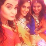Mona Singh Instagram - #atshoot #kawach #masti # selfies #rajasthanilook #colorful #bright # happyfaces