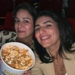 Mona Singh Instagram - Friendship is another word for LOVE ❤️ thank u Anu for the most amazing surprise still can't believe u came all the way from Dubai to watch the movie with me @aberwal #LaalSinghChaddha #movietime #friendsforlife