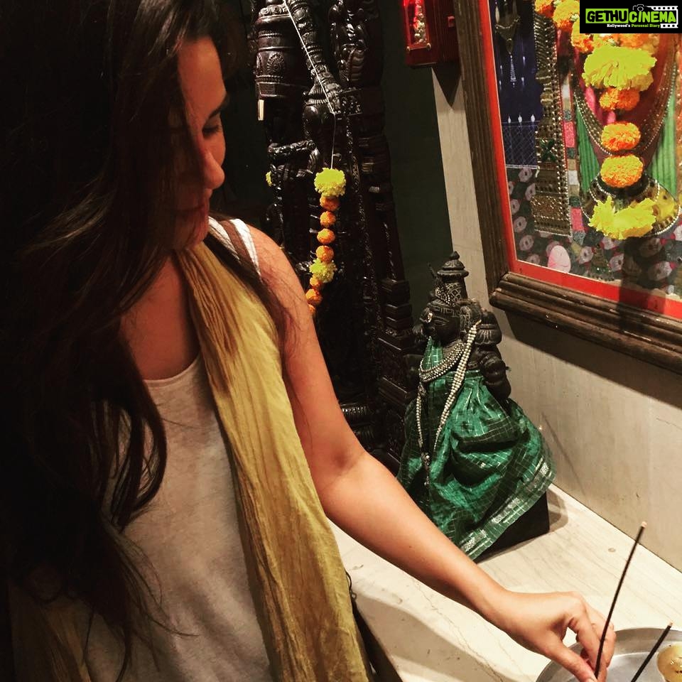 Mona Singh Instagram - #gratitude #silentprayer #love #yellow #instamoment #instalike #instamoments