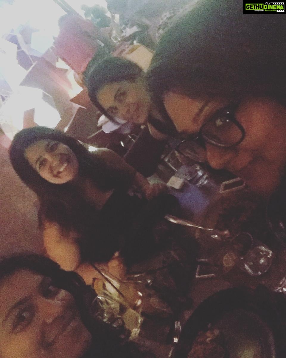 Mona Singh Instagram - we did manage a selfie..... :)