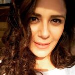 Mona Singh Instagram - #selfietime #sunsetlighting #pinklips #curlyhair #instago #instacool #instamood #instalove