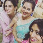 Mona Singh Instagram - #gurkishaadi #friends4ever #shaadi #celebrations #joy #pink #laughs #punjabiweddings