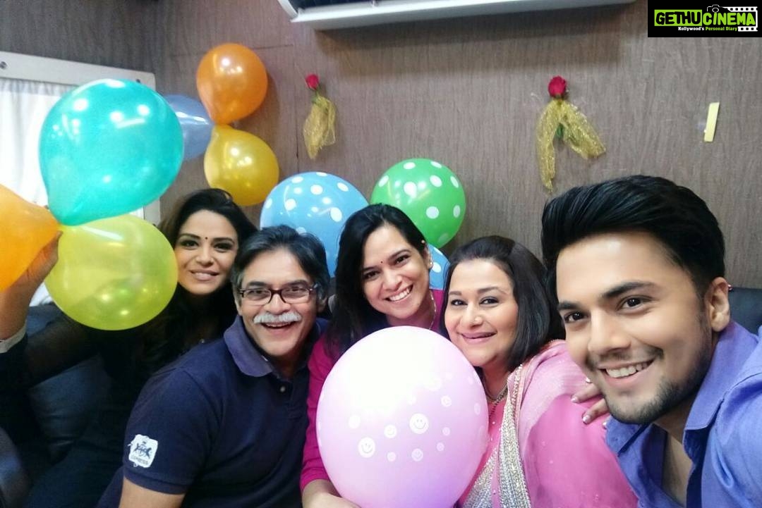 Mona Singh Instagram - and love happened. ...... #balloons #smile #loveaboveall #memories #happy #happyfaces #instapic #instalove #instagood