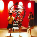 Mona Singh Instagram - ta thai.... with my niece n nephew .. Strike a pose... #masi #madness #crazytimes #goa #happy #poser #fun #instagood #instapic