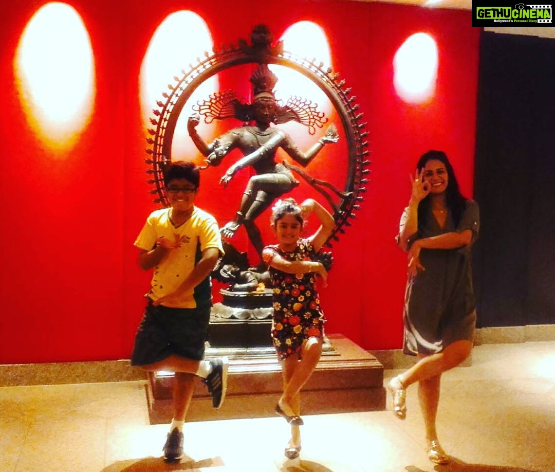 Mona Singh Instagram - ta thai.... with my niece n nephew .. Strike a pose... #masi #madness #crazytimes #goa #happy #poser #fun #instagood #instapic