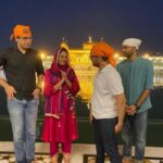 Mona Singh Instagram – Early morning Darshan #waheguru #goldentemple  #amritsar @aamirkhanproductions @advaitchandan #junaidkhan 
Styled by @smriti.schauhan 
Hair n make by @rohroe 
Outfit by @heenakochharofficial