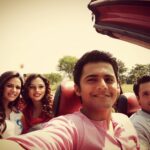 Mona Singh Instagram – let love happen…… #inbetween #shoots #selfie #outdoors #pyarkohojaanedo #love #smile #happypeople