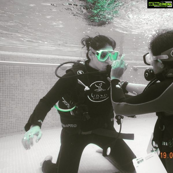Mona Singh Instagram - #underwater #scubadiving #scubaclasses #learning #whatfun #frompooltoocean #swimming #diving #deephouse #deepthoughts #downunder #water #waves #deepbluesea #adventuretime #learnsomethingneweveryday #befearless