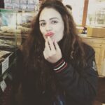 Mona Singh Instagram - #chocolateonmylips #redvelvet #redlips #chocolatefactory #picoftheday #pouting #mint #instamood #instasize #instagood #instadaily #lifestyle #lifeissweet