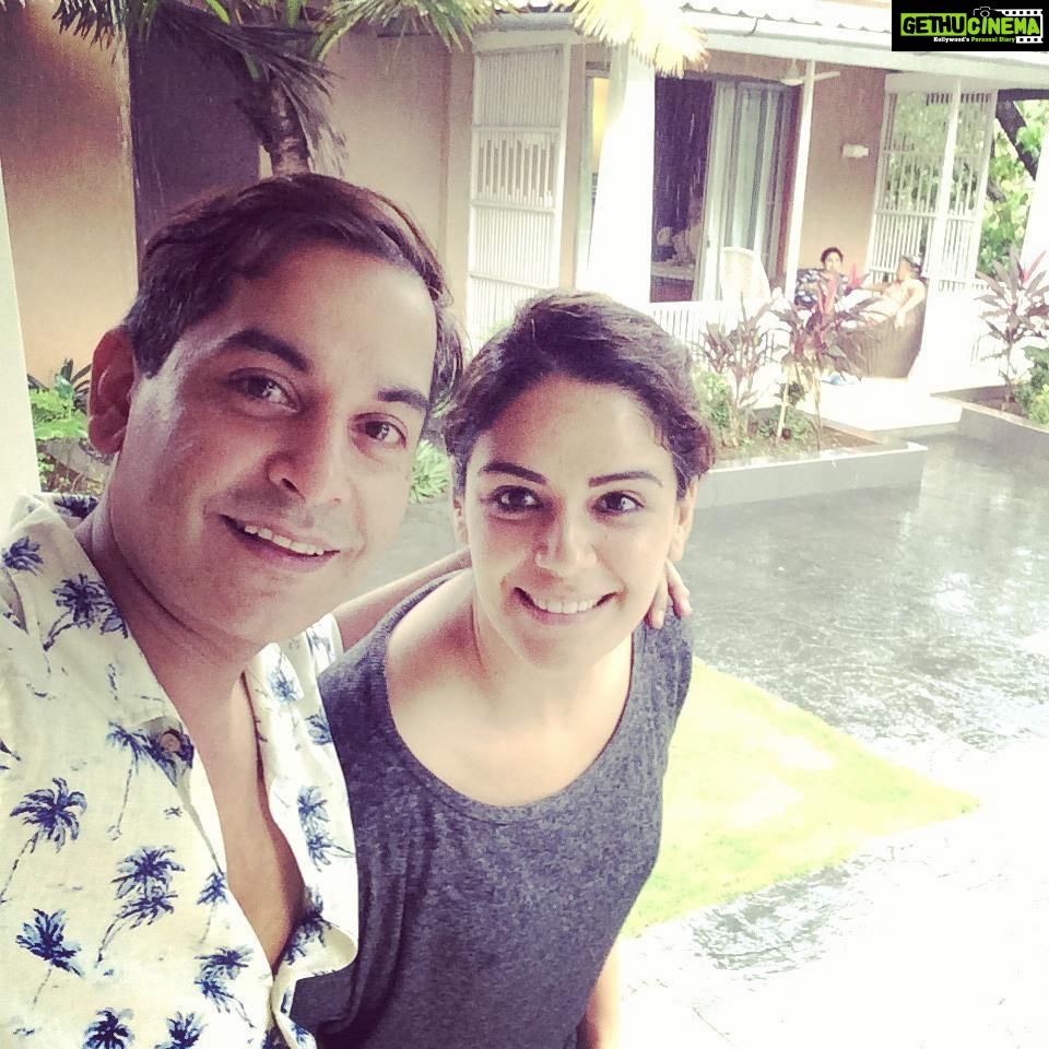 Mona Singh Instagram - #friendsforever #cheerstous #happinessishere #moments #travelingram #lucky #happy #loveis #celebratinglife #memories