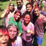 Mona Singh Instagram - #happiness #holi #friends #colours #bright #sunshine #dance #instaclick #instafun@gauravgera @ashishakapoor @sona_singhria
