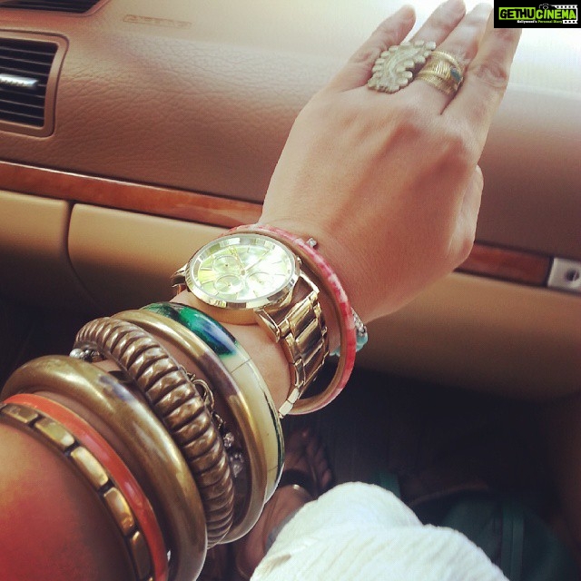 Mona Singh Instagram - #handfull #bohojewellry #fleamarketsingoa #shopping #gold #rings #colours #bright #blue #happy