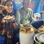 Monica Khanna Instagram - Yaar ye chaat waale uncle ko mumbai leke chalo.... Paani Puri of📍 "Shukla chaat"near cathedral school HAZRATGANJ❤️❤️ #ɪɴsᴛᴀʀᴇᴇʟs #reels #viralvideos #streetfood #foodlover #panipuri #streetfoodindia #lucknowblogger #panipurilovers #streetfoodlucknow Lucknow, Uttar Pradesh