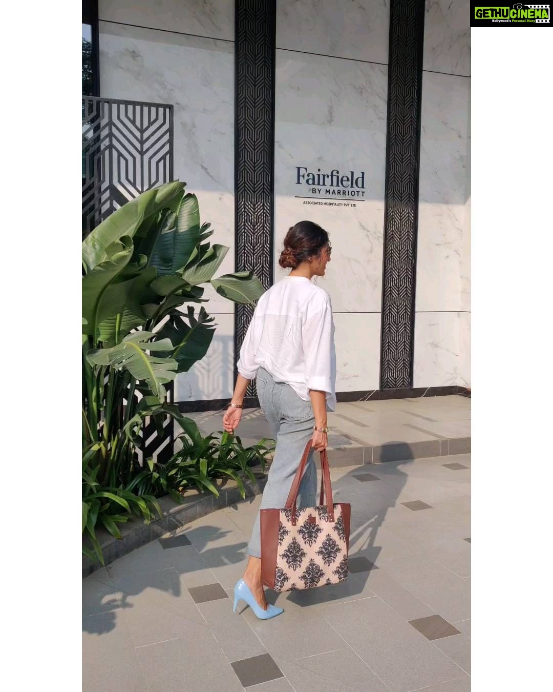 Monica Khanna Instagram - Thankyou @fairfieldbymarriottmumbai for hosting me and my Family.... Food was delicious, service was excellent as usual.... Would like to appreciate the efforts of Mr.Rohit who gave us the tour of the hotel n some very useful information about the decor.... The whole team did an amazing job in taking care of me.... Being a vegetarian, breakfast has many options, they have some Guajarati snacks as well..... I loved the CHAAT SECTION❤️ Must must visit👌 @nehaantani88 Thankyou for the wonderful brunch ❤️❤️❤️ #reel #hotel #marriot #mumbai #brunch #instareels #instavideos #ᴛʀᴇɴᴅɪɴɢᴠɪᴅᴇᴏs #funnyvideos #familytime #marriottinternational #fairfeildmarriott #foodgasm #foodbloggers #foodie #foodphotograpghy #foodvideo