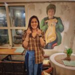 Monica Khanna Instagram - We, humans,are like stars constantly burning while others think we are shining🌻🌻 @theuntoldscript @thepeddlers.in must visit this cute cafe whenever you are in lucknow❤️ #lucknowcity #nawabonkasheher #cafe #peddlerscafe #cute #trendingphoto #photographyeveryday #loveandshine The Peddler's Cafe