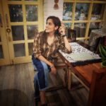 Monica Khanna Instagram - We, humans,are like stars constantly burning while others think we are shining🌻🌻 @theuntoldscript @thepeddlers.in must visit this cute cafe whenever you are in lucknow❤️ #lucknowcity #nawabonkasheher #cafe #peddlerscafe #cute #trendingphoto #photographyeveryday #loveandshine The Peddler's Cafe