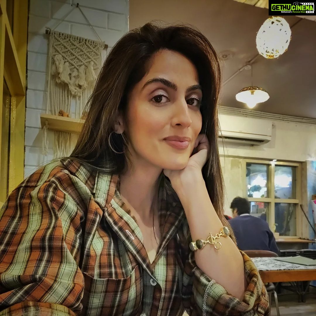 Monica Khanna Instagram - We, humans,are like stars constantly burning while others think we are shining🌻🌻 @theuntoldscript @thepeddlers.in must visit this cute cafe whenever you are in lucknow❤️ #lucknowcity #nawabonkasheher #cafe #peddlerscafe #cute #trendingphoto #photographyeveryday #loveandshine The Peddler's Cafe