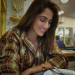 Monica Khanna Instagram - We, humans,are like stars constantly burning while others think we are shining🌻🌻 @theuntoldscript @thepeddlers.in must visit this cute cafe whenever you are in lucknow❤️ #lucknowcity #nawabonkasheher #cafe #peddlerscafe #cute #trendingphoto #photographyeveryday #loveandshine The Peddler's Cafe