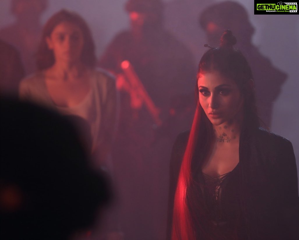 Mouni Roy Instagram - Thereโs something haunting In the light of my loon moon. WITCHING you all a SPOOKTACULAR Halloween ๐๐