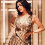 Mouni Roy Instagram - Sunshine at night 🌙 • • • • • Styled by:- @rishika_devnani assisted by :- @ruchira_d25 Outfit:- @shivaniawastyofficial make up by:- @chettiaralbert Hair by :- @chettiarqueensly Managed by:- @trishilagoculdas @dcatalent