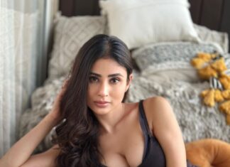 Mouni Roy Instagram - Sometimes it’s all very Murakami….💭