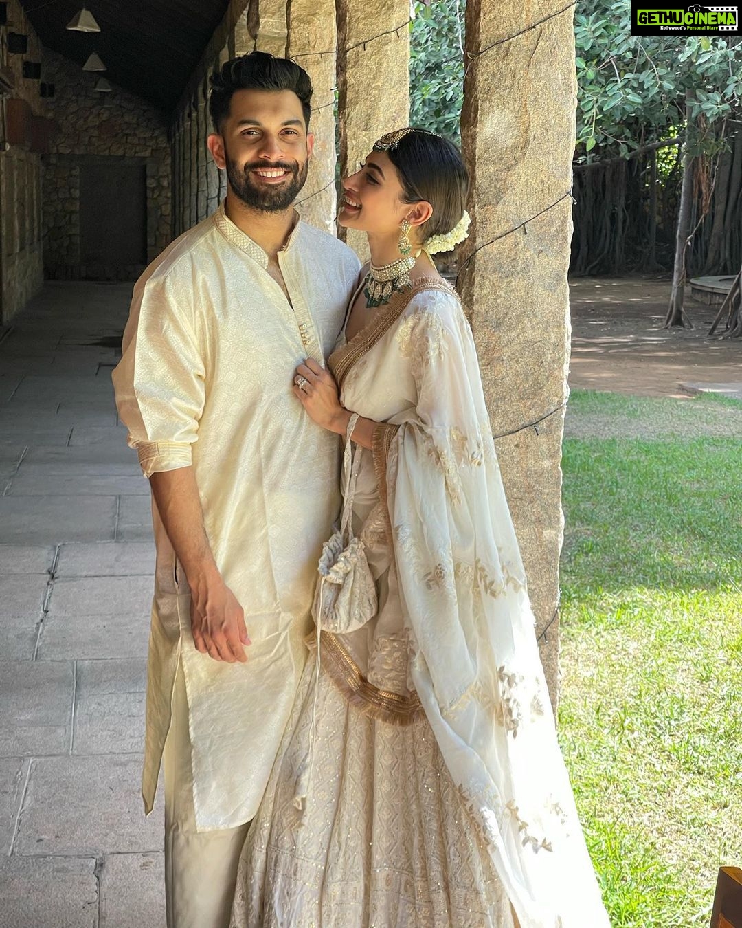 Mouni Roy Instagram - Nambi Bambi Nambiβs Bambi π¦π¦ #whenyoumisshimtoomuch ππ
